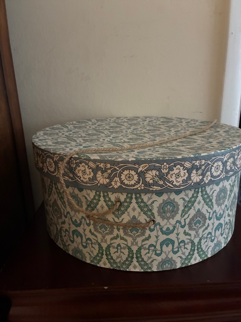 Vintage Hat/Storage Box - Picture 3 of 4